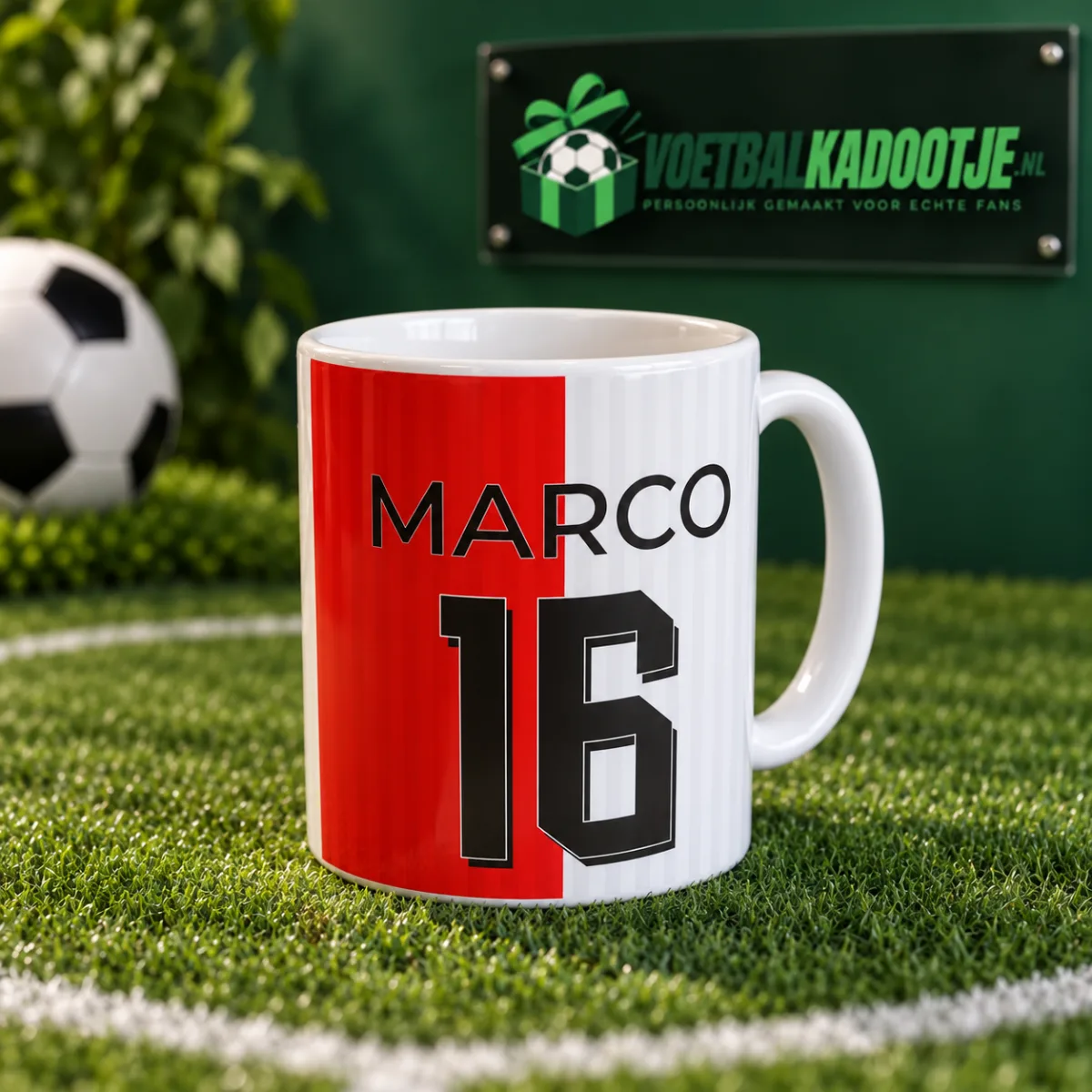 Voetbalmok met naam MARCO en nummer 16