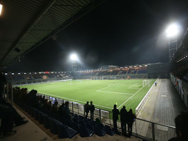 Koploper Feyenoord ontvangt Fortuna Sittard, kelderduel in Zwolle