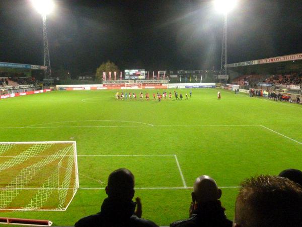 FC Emmen ontvangt FC Den Bosch, kelderduels in Helmond en Utrecht