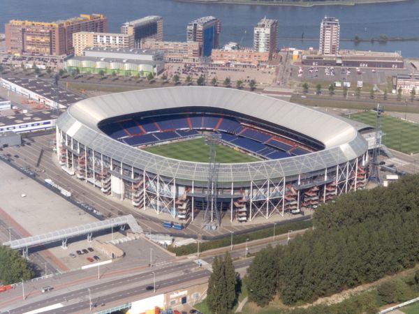 Ferri en López bezorgen Feyenoord zege op AZ