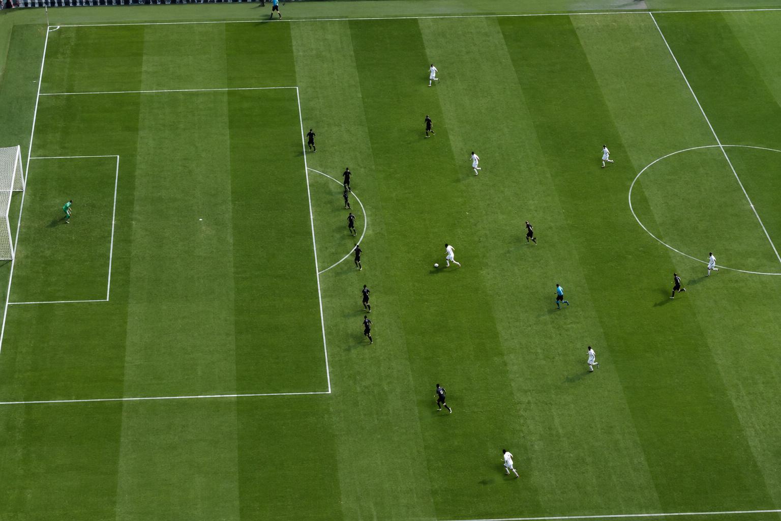 Hoe werkt buitenspel bij voetbal?